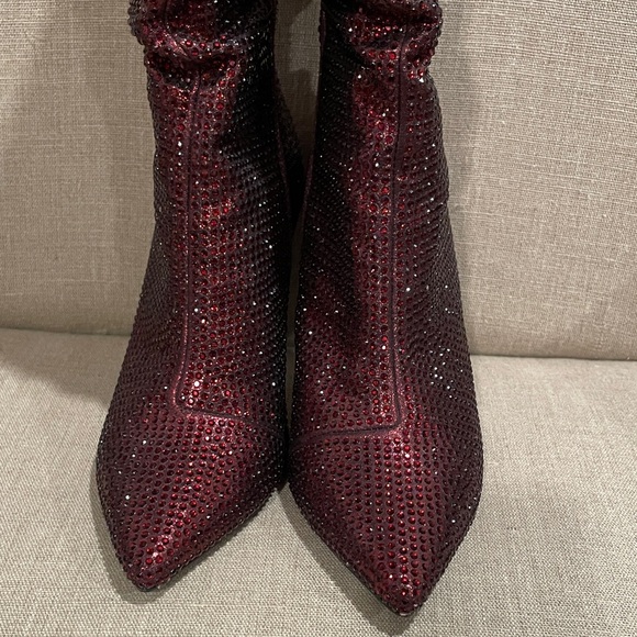 Elegant Burgundy Women's Boots - Picture 12 of 12